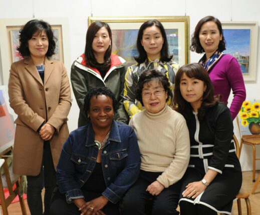 making-Korean-friends-art-class-519x428 Finding your Tribe in Korea: Making Good Friends in Daegu