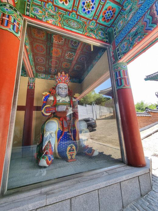 Seobongsa-서봉사-statues-519x692 Seobongsa Temple: Embracing Serenity in the Heart of Daegu
