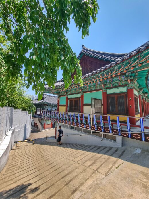 Small-Library-작은도서관-temple-view-519x692 Seobongsa Temple: Embracing Serenity in the Heart of Daegu