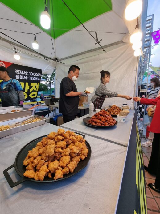 1pile-of-fried-chicken-519x692 Chimac Festival-- Why Chicken and Beer is So Popular in Daegu