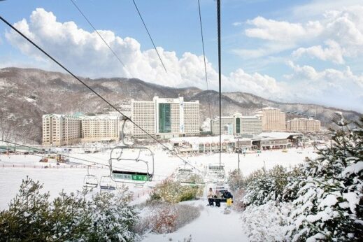 gondolas-as-Vivaldi-Park-519x346 Embrace South Korean Winter Luxury at Sono Belle Resort