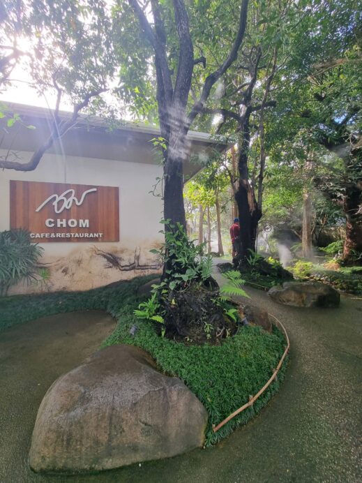Chom-sign-519x692 Check Out These Jungle-Themed Cafes in Chiang Mai Thailand