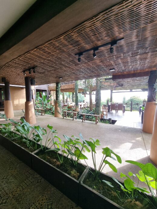Mon-Jam-Chiang-Mai-beautiful-restaurant-patio-519x692 Things to Do in Mon Jam Chiang Mai's Garden of Eden