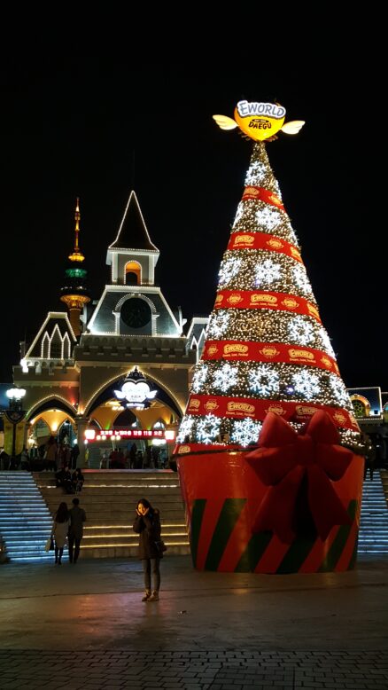 Eworld-entrance-438x778 Christmas in South Korea-- 6 Amazing Places to Celebrate the Holidays