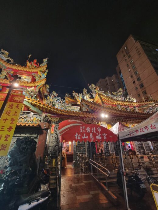 temple-at-Raohe-Night-Market-519x692 Raohe Street Market: Exploring Taiwan's Best Night Market