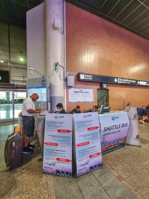 Bangkok-Don-Muang-Airport-to-Suvarnabhumi-desk-519x692 How to Take the Free Shuttle-- Bangkok Don Muang Airport (DMK) to Suvarnabhumi Airport (BKK)