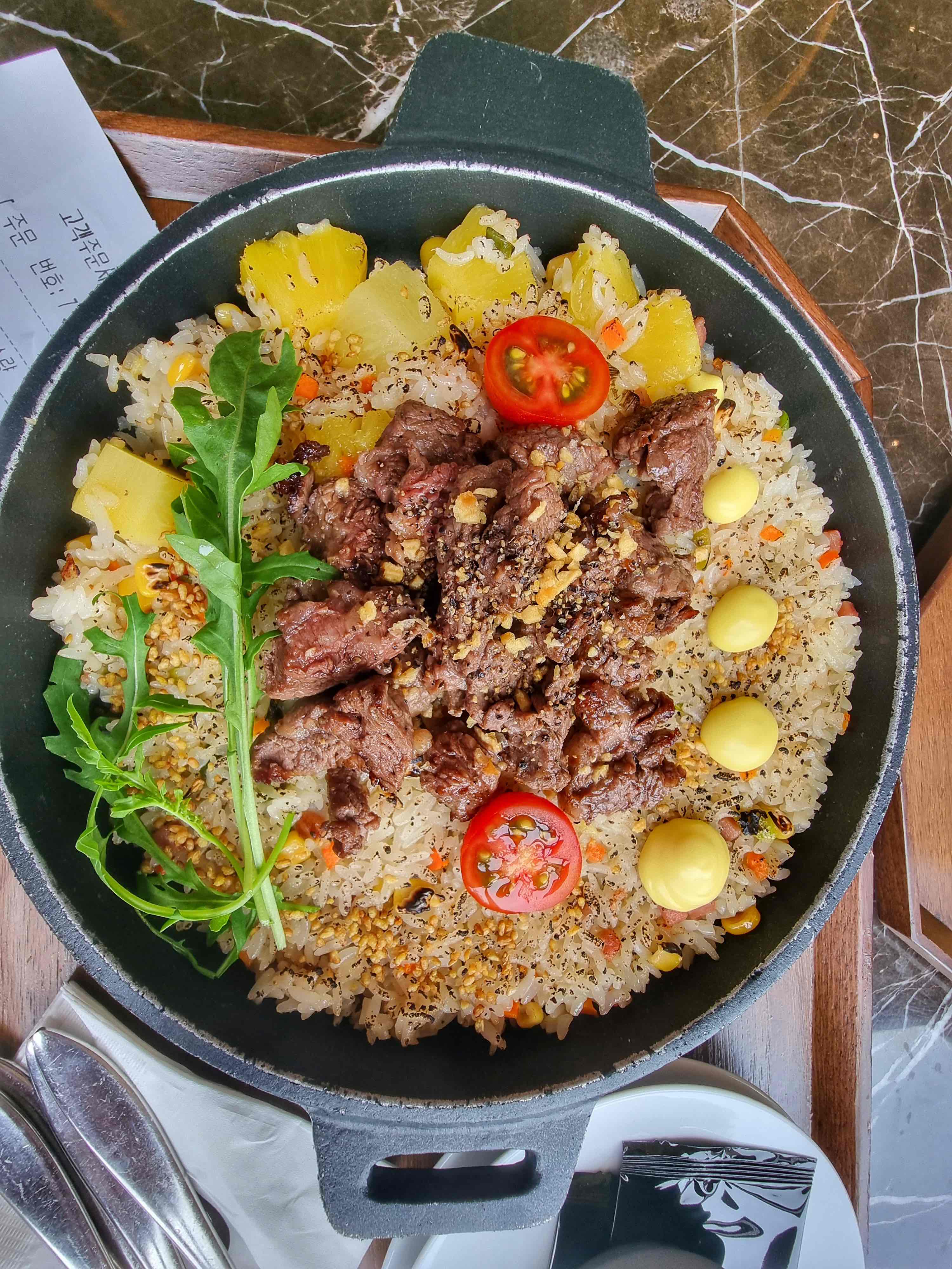 Brunch-cafe-in-Busan-steak Brunch Cafes in Busan: Instagrammable Hotspots for Lunch