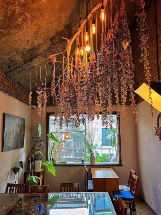 hanging-dried-flowers-vers-cafe-seoul-1-519x692 Flowers and Coffee: VERS Gardenhouse Cafe in Seoul